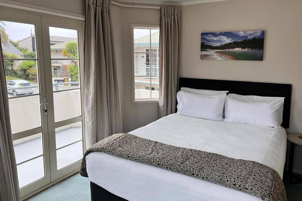 Silver Fern Rotorua Suites & Spa Eksteriør bilde A typical room at the hotel