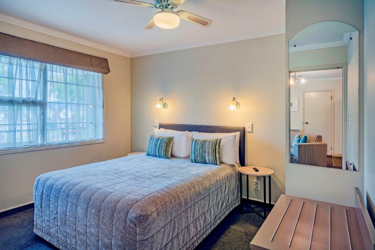 Silver Fern Rotorua Suites & Spa Eksteriør bilde A bedroom at the hotel