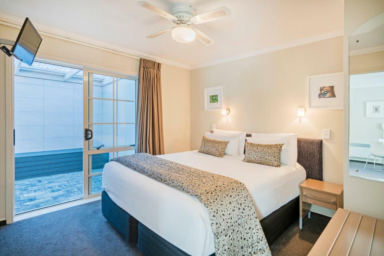 Silver Fern Rotorua Suites & Spa Eksteriør bilde A bedroom at the hotel