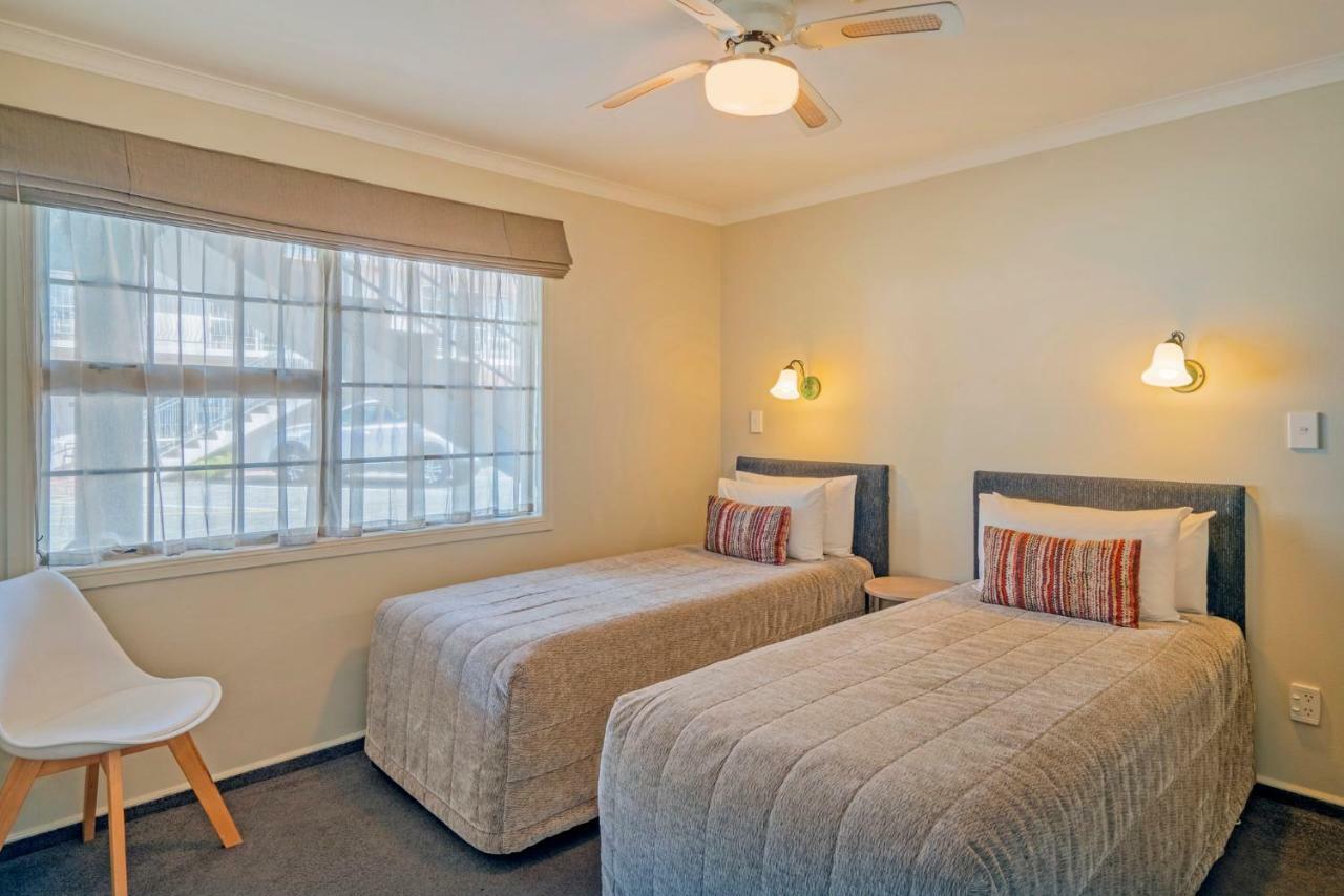 Silver Fern Rotorua Suites & Spa Eksteriør bilde A typical bedroom at the motel