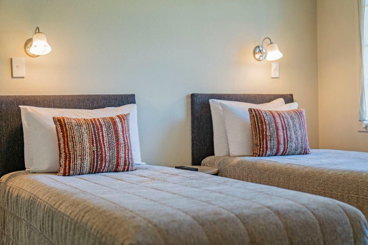 Silver Fern Rotorua Suites & Spa Eksteriør bilde A bedroom at the hotel